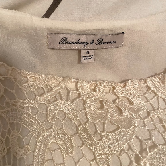 Broadway and Broome lace dress - Picture 3 of 3